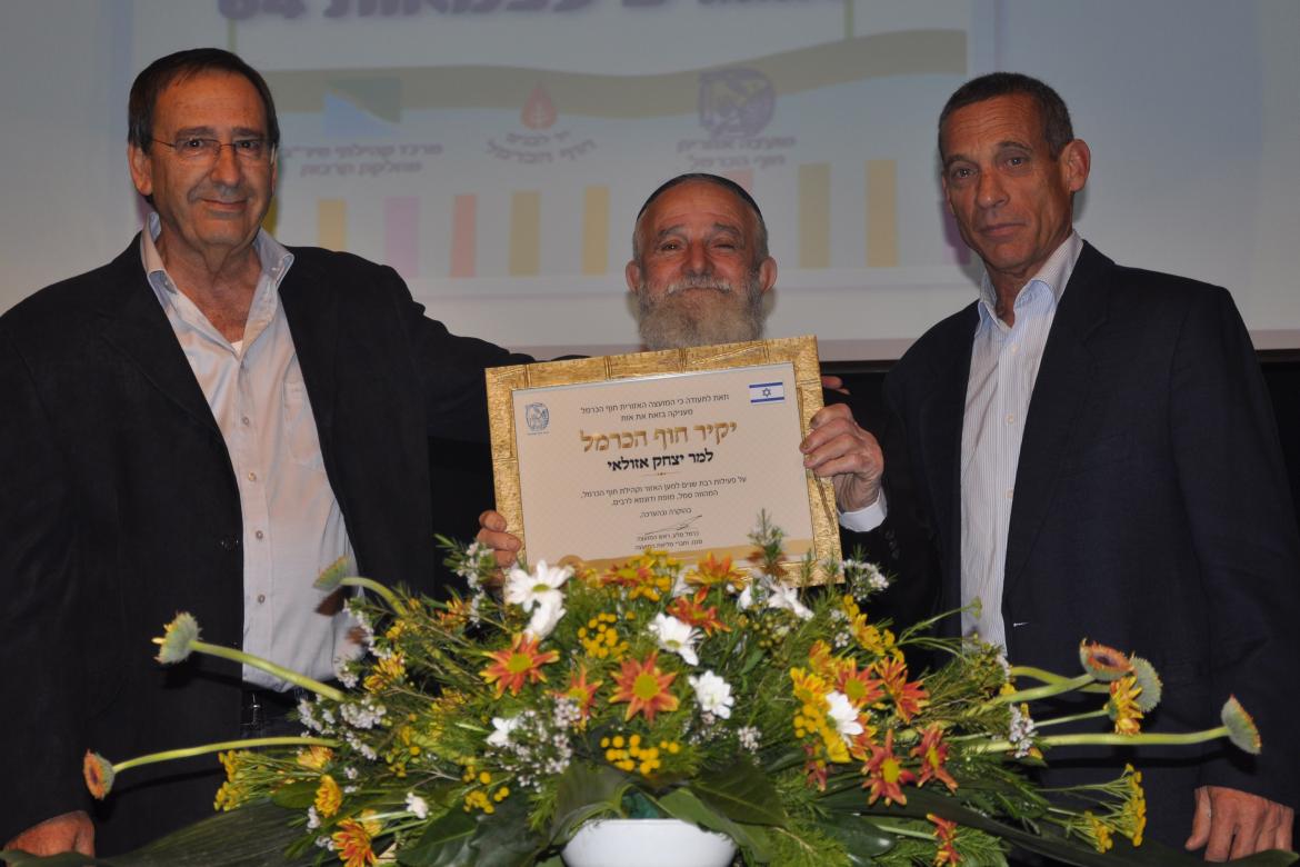 מר יצחק אזולאי, מגדים