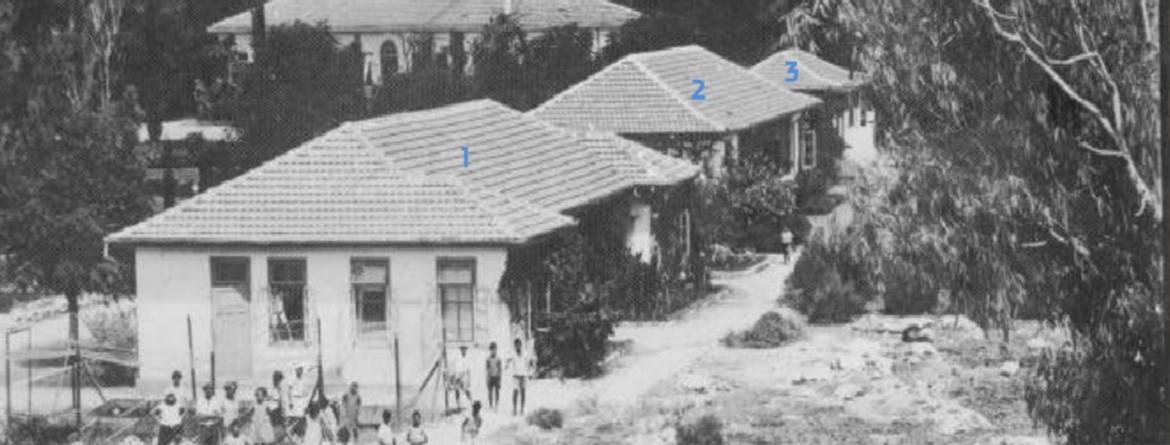 בתים ישנים בשחור לבן
